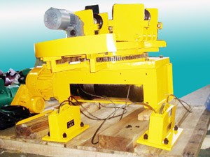 三級(jí)絕緣，360度旋轉(zhuǎn)，起重量40t-5t。
