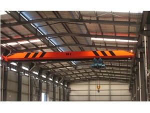 LD型電動(dòng)單梁橋式起重機(jī)是按國(guó)家標(biāo)準(zhǔn)設(shè)計(jì)制造的,與多種型式的電動(dòng)葫蘆配套使用的有軌運(yùn)行的輕小型起重機(jī)。
