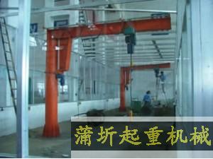 起重量0.5t-5t,起升高度3m-15m,懸臂2m-8m,根據(jù)起升高度不同，有拐臂式和配重式。